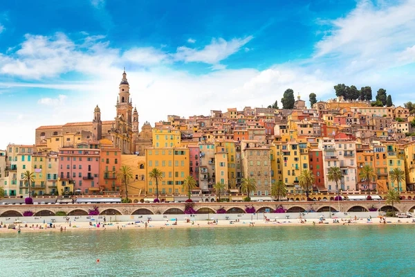 depositphotos_136283698-stock-photo-colorful-old-town-and-beach